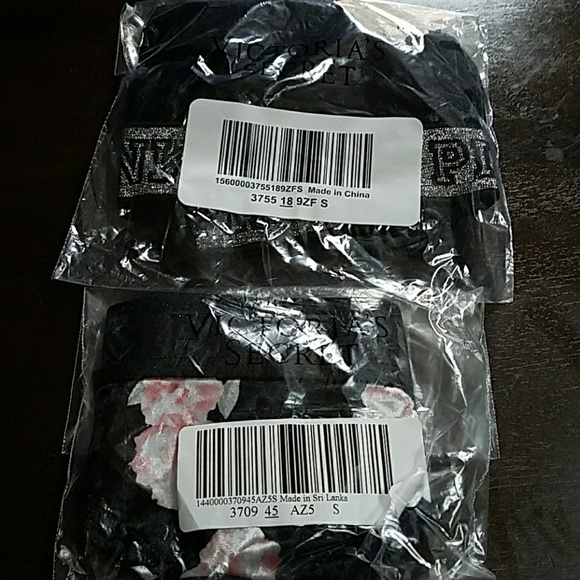 💕VS PINK velvet underwear and bralette set - Picture 2 of 3